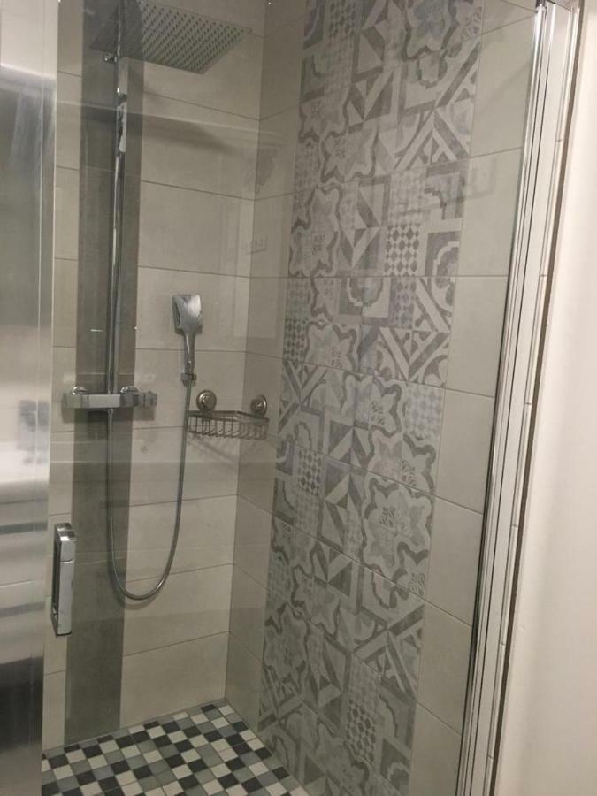 Au Jardin De Lina Apartment Лапутроа Екстериор снимка